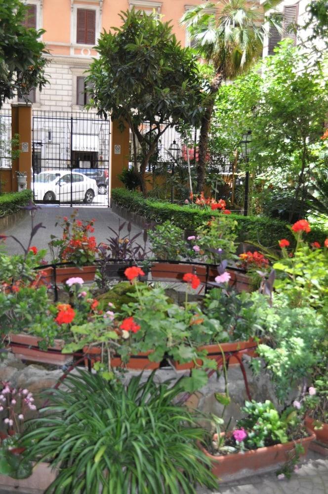 Sergio House Bed and breakfast 2*